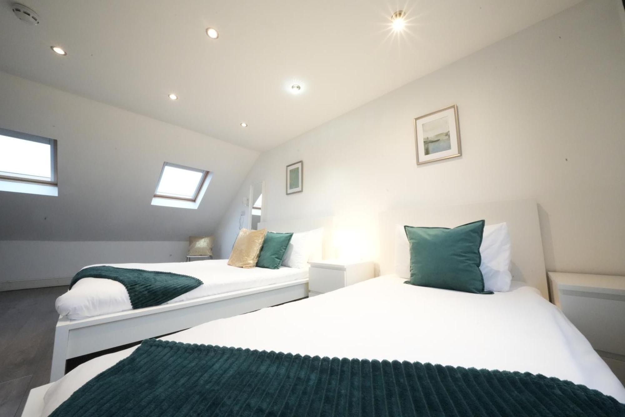 Grand Airport Ensuites Harmondsworth ภายนอก รูปภาพ