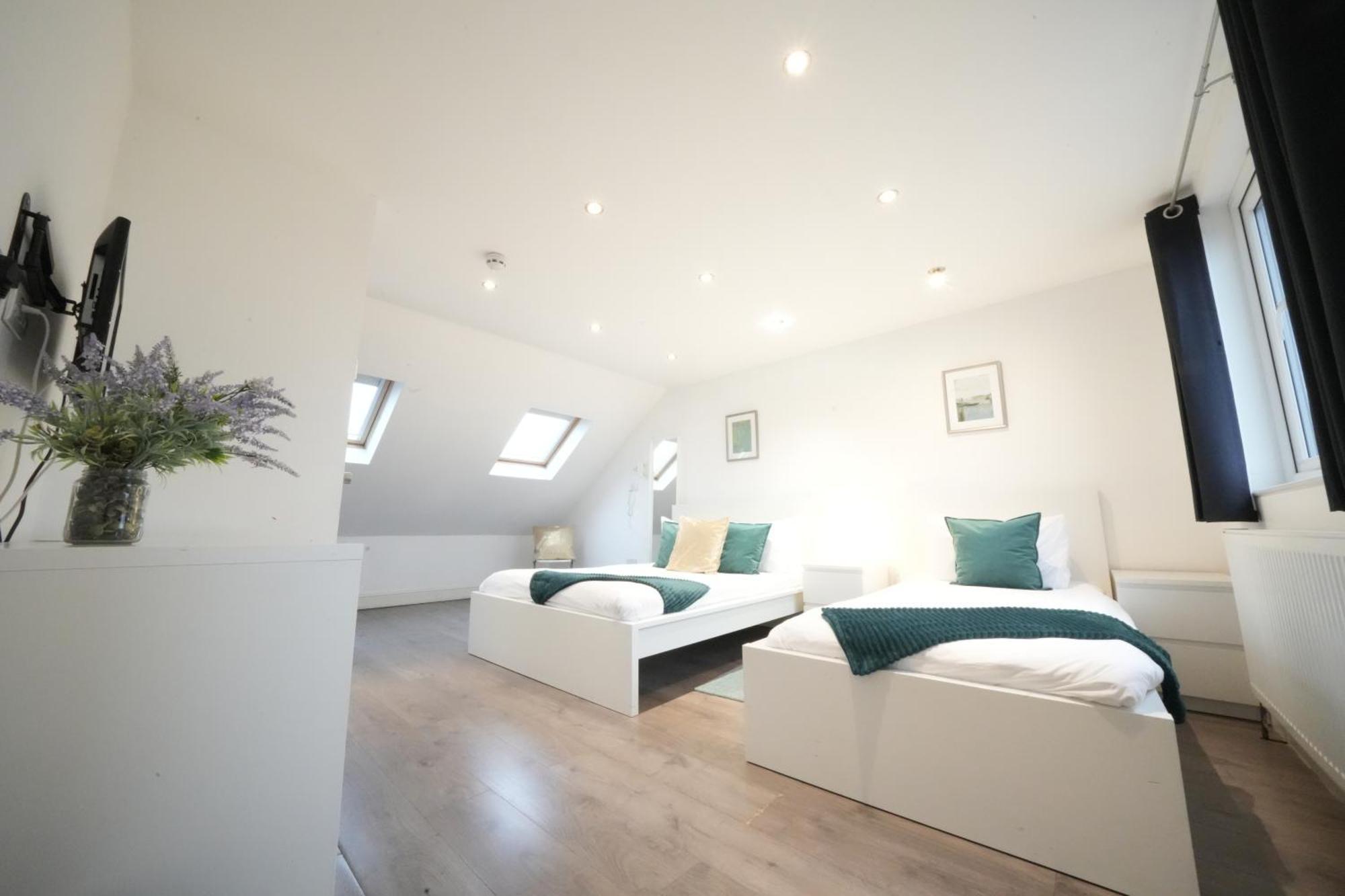 Grand Airport Ensuites Harmondsworth ภายนอก รูปภาพ